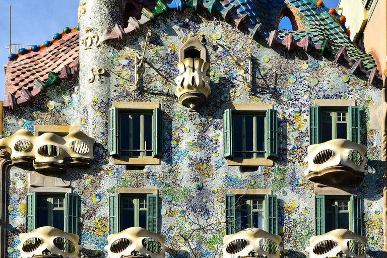Barcelona 3-in-1 Tour: Sagrada Família, Gaudí & Old Town Private tour