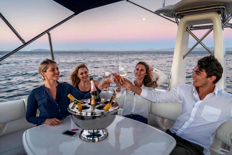 Cape Town: 3-Hour Private Luxury Yacht Charter with Drinks