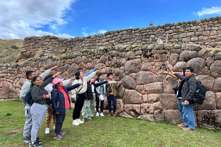 Cusco: City Tour Tour de Medio Día con Sacsayhuamán y Q’enqo Cusco: Morning City Tour with an Andean Dance Experience