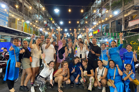 KISSTOUR| Saigón de Noche y Comida Callejera en MotoSaigón de Noche y Comida Callejera en Moto