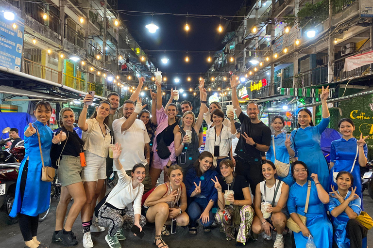 KISSTOUR| Saigón de Noche y Comida Callejera en MotoSaigón de Noche y Comida Callejera en Moto