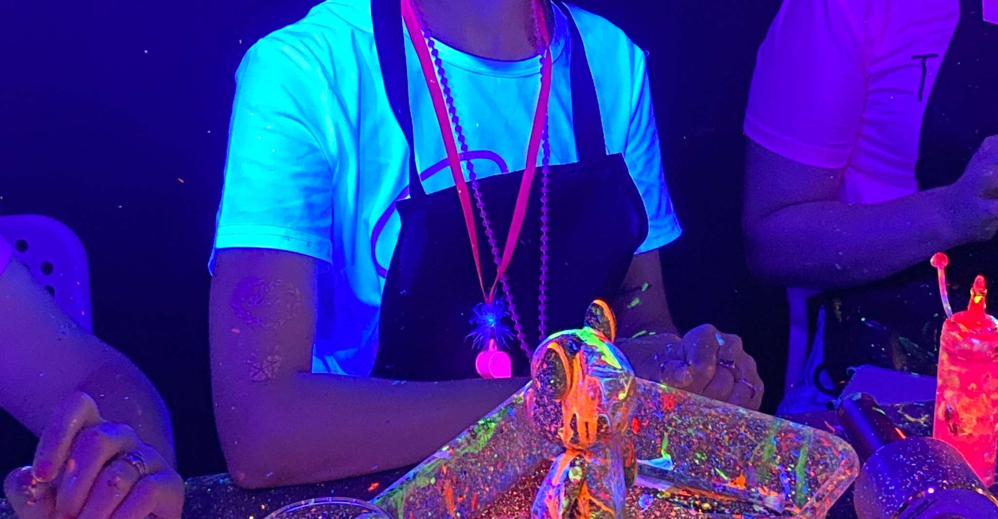 Barcelona: Bear-brick Fluorescent Painting | Wine and Art photo 4