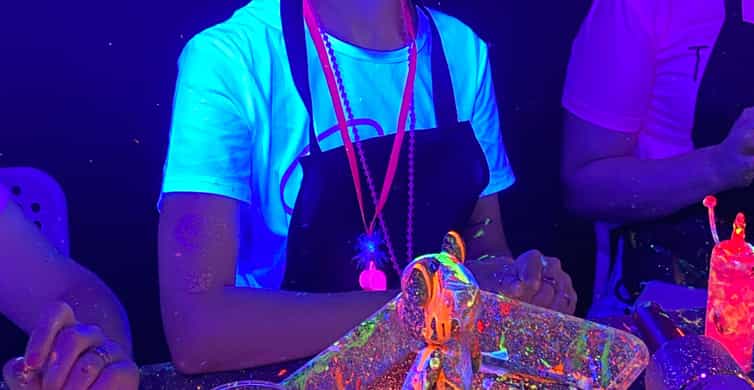 Barcelona: Bear-brick Fluorescent Painting | Wine and Art photo 4