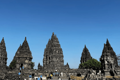Tour del Tempio di Borobudur e del Tempio di Prambanan con scalata