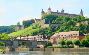 Würzburg: City walking tour and Bishops' Residence (English)
