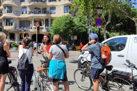 Barcelone : visite à vélo ou en vélo électrique, sites incontournables et anecdotes localesVisite privée