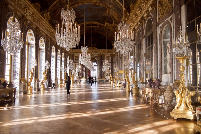 Tour sin colas del Palacio de Versalles en tren desde ParísDías de Espectáculo de fuentes