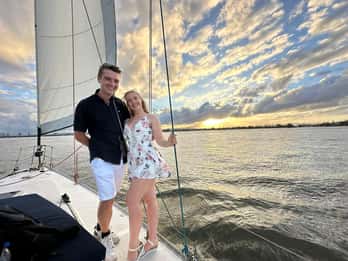 Gold Coast Private Sunset Sailing Charter med middag och dryck