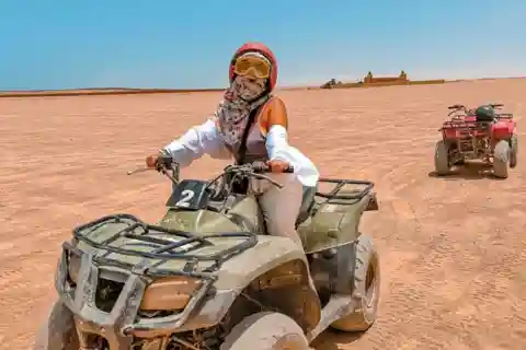 Desierto de Agafay Excursiones en quad, piscina y cena-espectáculo
