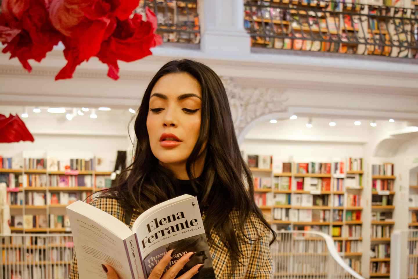 Bucharest: Essential Photo Session in the Charming Streets