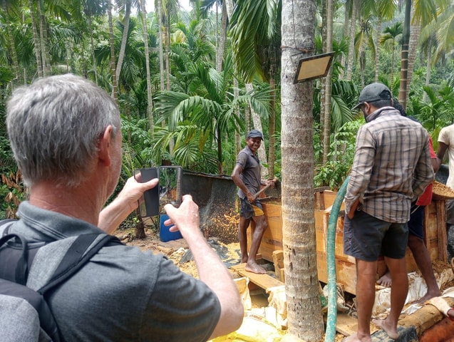 Colombo: Rathnapura Gem Mining Tour with Lunch