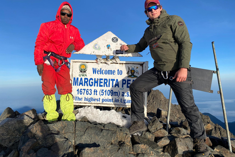 Caminhada no Monte Rwenzori, trekking com chimpanzés e passeio de carro com gorila