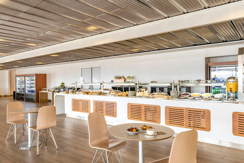 Madrid: Access to Puerta de Alcalá VIP Airport Lounge (T2)