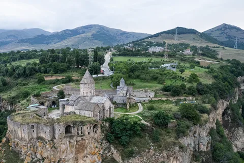 Erywań: Zwiedzanie Tatev, Kndzoresk, wodospad Shaki, Areni