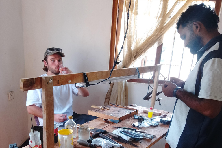 Unawatuna: Traditional Jewelry Making & Gemstone Workshop