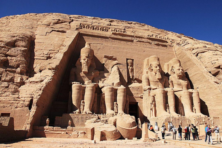 Assuan: Private Tour zum Tempel von Abu Simbel und zum nubischen Dorf