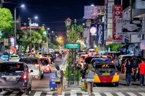 Yogyakarta: Night Walking & Street Food Tour Yogyakarta: Walking Night Tour with Transfer