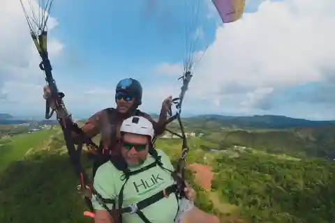 Jaco: Paraglidingflyg över tropisk skog 900 ft flygning