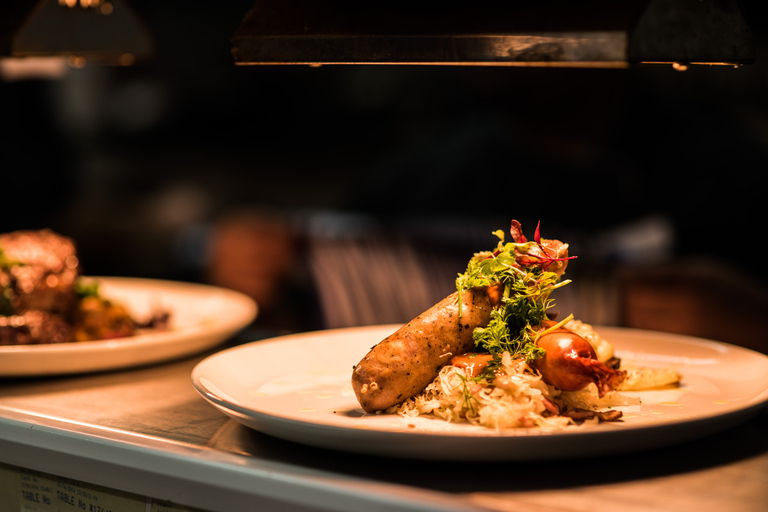 Excursión a pie por Hahndorf After Dark con comida incluida