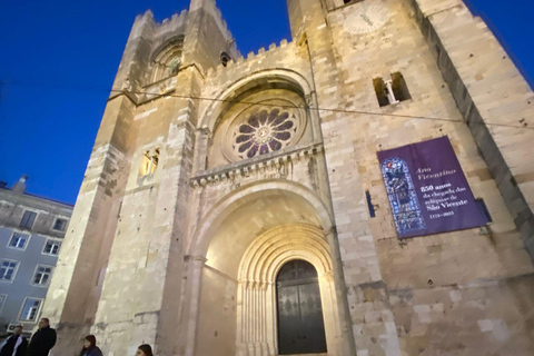 Lisbon: Private full Day Sightseeing tour by tuk-tuk.