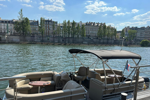 Paris: Private Seine River CruiseConquête 2,30h