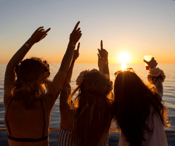 Cartagena: 2-Hour Sunset Speedboat Bay Party & Open Bar