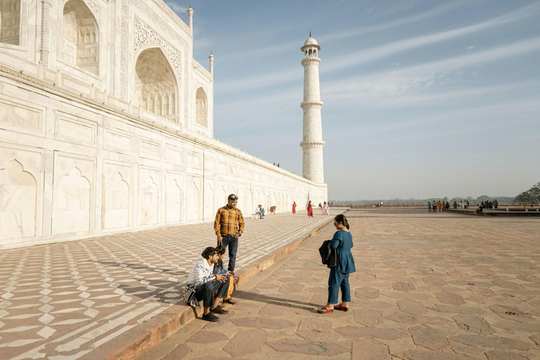 Desde Jaipur: Excursión Privada de un Día al Amanecer del Taj Mahal y el Fuerte de AgraConductor + Coche + Guía + Entrada + Comida