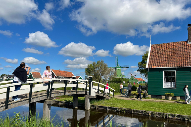 Amsterdam: Zaanse Schans and Giethoorn Guided Combo Tour