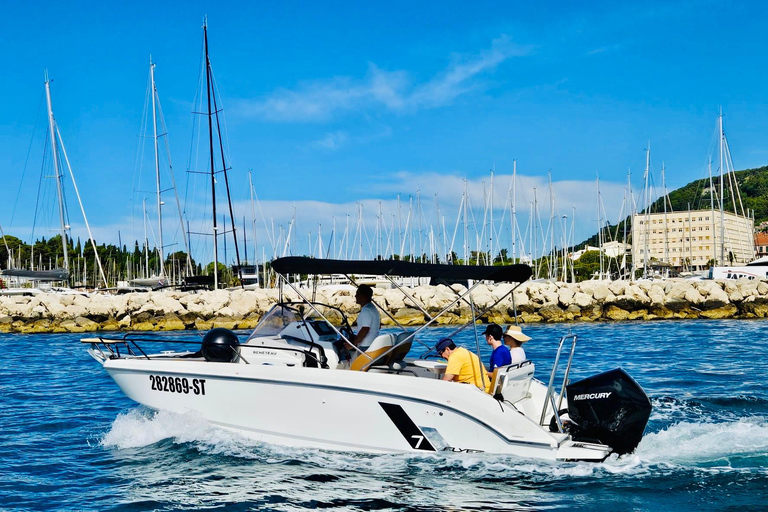 Ze Splitu/Trogiru: Błękitna Laguna i 2 wyspy - pół dnia prywatnieZe Splitu: prywatna półdniowa wycieczka do Błękitnej Laguny i Šolta Nečujam