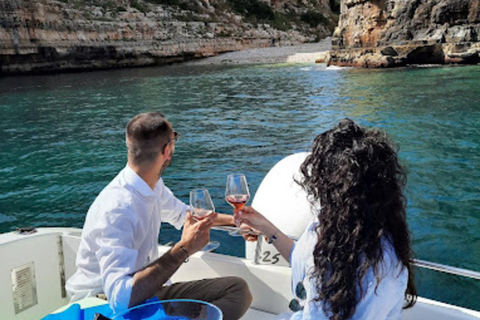 ساحل وكهوف بولينيانو: جولات بالقوارب والمشروبات والسباحة والموسيقى والمرحساحل بولينيانو والكهوف: