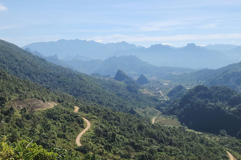 Z Phonsavan: Plain of Jars i Long Cheng Tour