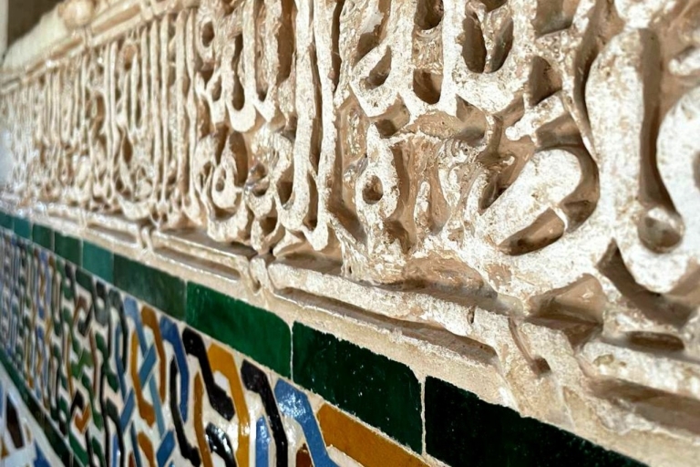 Granada: rondleiding en tickets voor Alhambra en Nasrid-paleizenGroepsrondleiding in het Engels