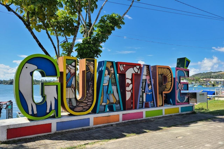 MEDELLIN: TOUR INGLÊS GUATAPE + PEÑOL VELHO + MALECON + BARCO RUMBERO