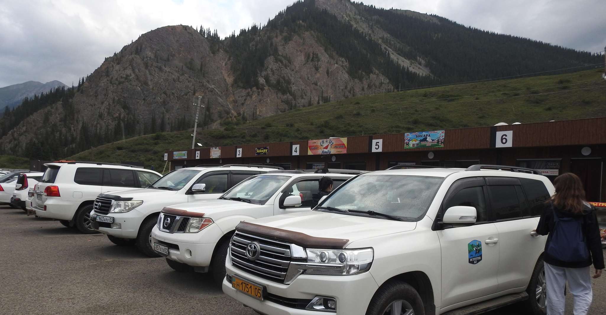 私人快车游览可尔赛湖和查林峡谷 - Housity