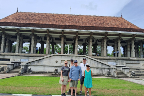 Colombo: Tour privado guiado en Tuk Tuk por la ciudad con recogida en el hotel