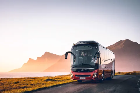 Tromsø: escursione di un giorno sull'isola di Senja con autobus e traghetto