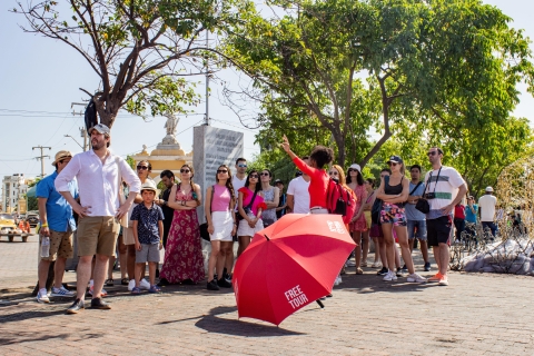Piesza wycieczka grupowa po otoczonym murami mieście Cartagena
