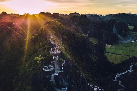 Tour di un giorno con la barca di Trang An, la Pagoda di Bai Dinh e la Grotta di Mua