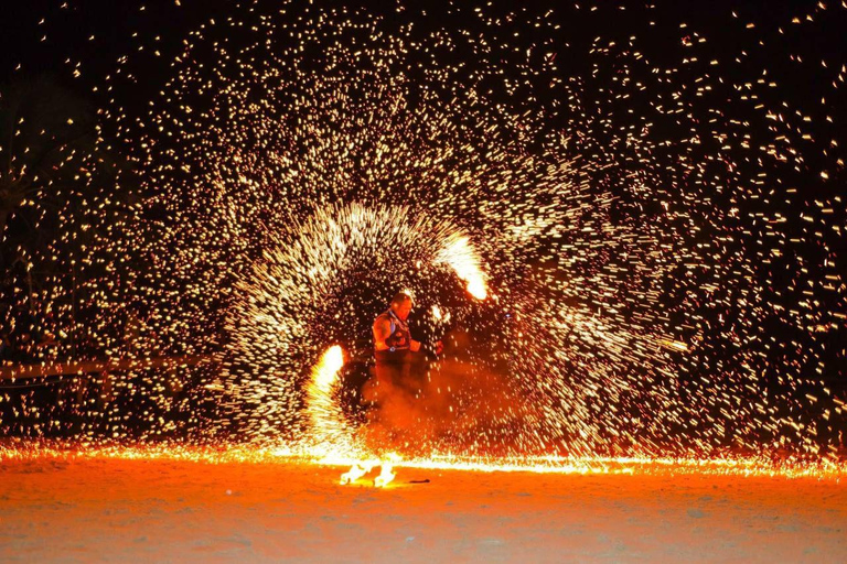 Espectáculo de danza del fuego en el Hotel Red Coconut Beach