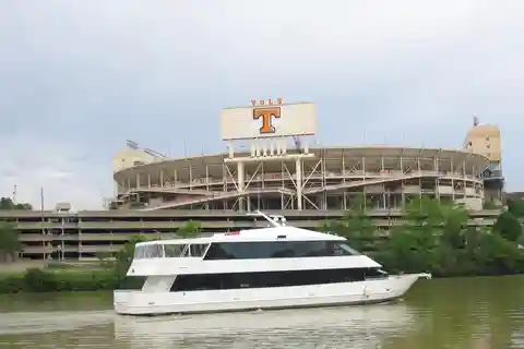 Knoxville: Sunset Dinner Cruise on Tennessee River