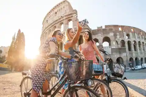 Roma: Intrare la Colosseum după-amiaza și autobuz hop-on hop-off timp de 48 de ore