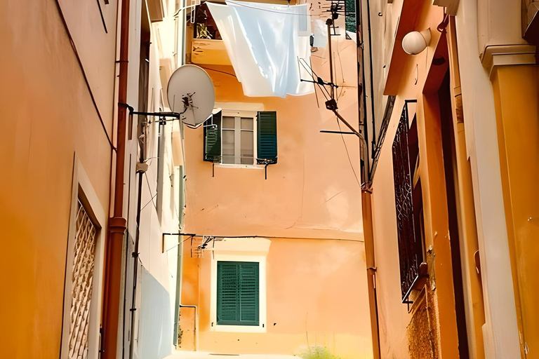 Vamos nos perder nas ruelas do centro histórico de Corfu