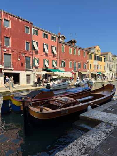 Esplora Murano Burano e Torcello in bragozzo tour delle isole