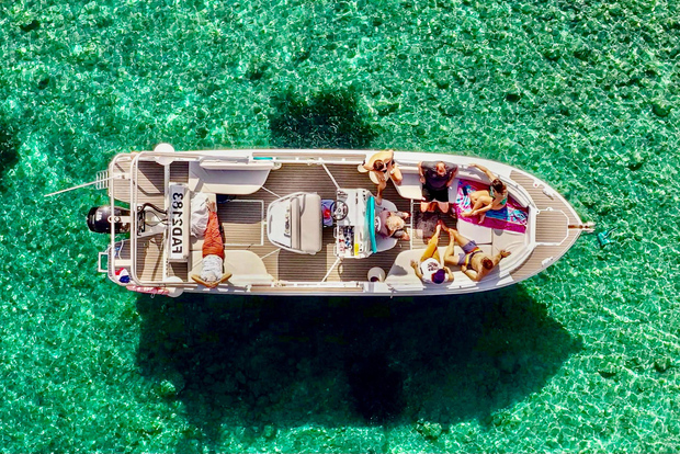 From Marseille: Iconic Calanques Boat Tour with Swimming