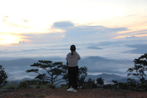Dalat: Hiking the Mountain to observe the cloud and sunrise Da Lat: Hiking the Mountain to observe the cloud and sunrise