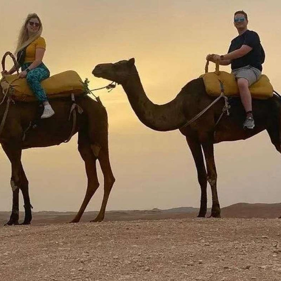 Depuis Marrakech : désert d'Agafay, balade à dos de chameau, dîner, spectacle du feu - dromadaire