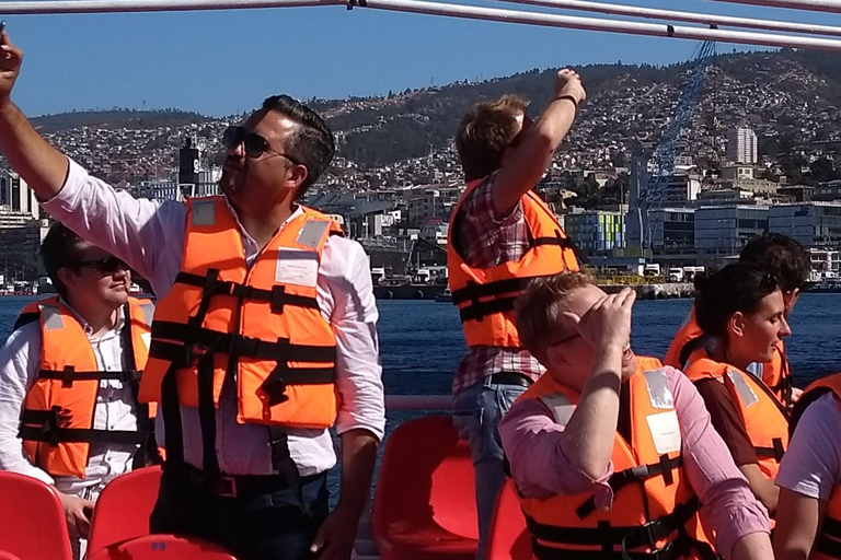 Valparaíso Sunset Sightseeing Tour: Speedboat, Viewpoints, Traditional Bars, and Beer PRIVATE SUNSET BOAT TOUR DURING THE WEEK