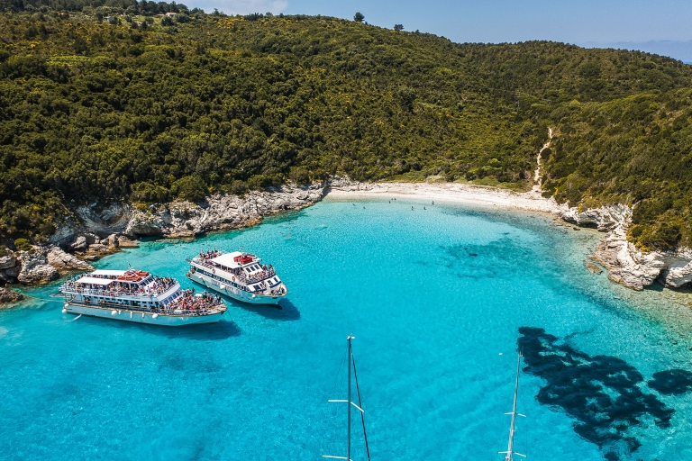 Paxos, Antipaxos y cuevas azules: crucero desde CorfúServicio de recogida al este, norte y oeste de Corfú