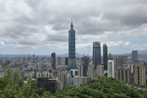 Taipei Private Tour: Heights, Heritage & Local Life Sunset & Night Market