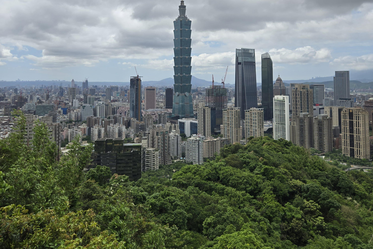 Taipei Private Tour: Heights, Heritage & Local Life Sunset & Night Market